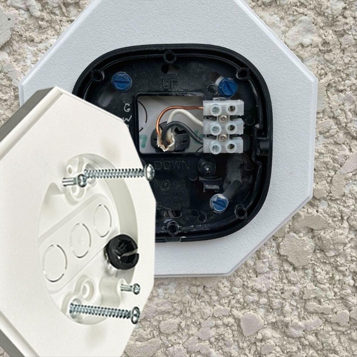 Reliable- 8161 Outdoor Vertica - Outdoor Power Block reseña y precio